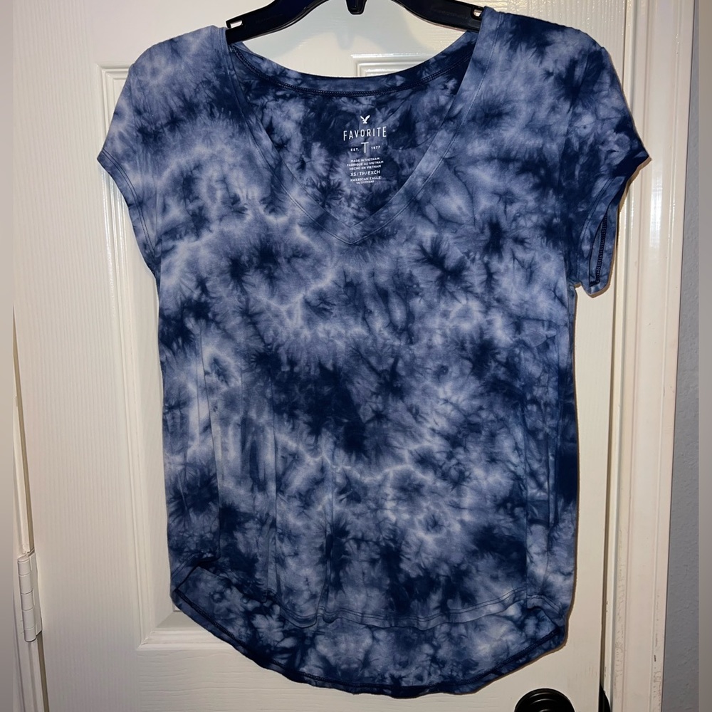 American Eagle loose fit soft v-neck
